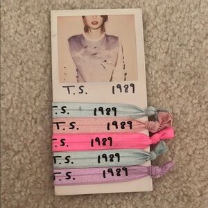 Taylor Swift Pink and Blue Hair Accessories Set